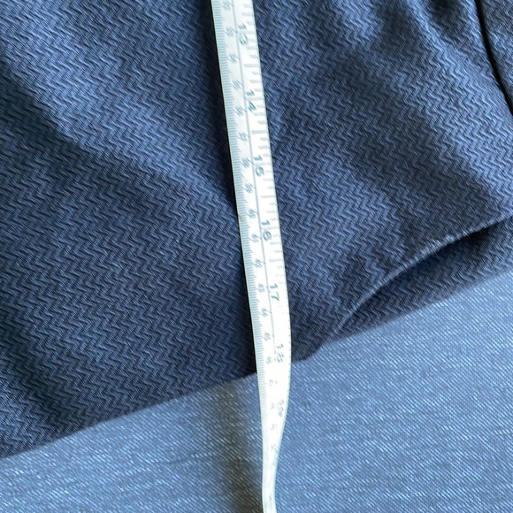 SOLD—-VINTAGE HIGH WAISTED SHORTS - Picture 4 of 6